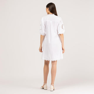 Vestido corto de algodón con bordado blanco